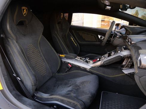 Used 2018 Lamborghini Huracan Performante image 8