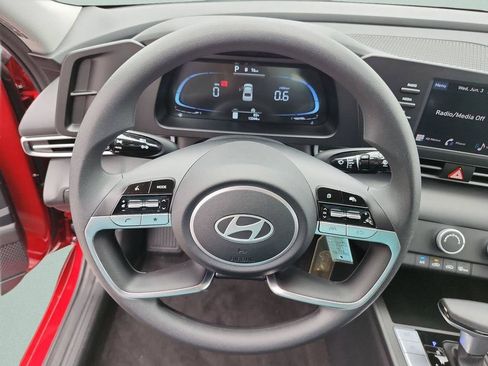 Certified 2024 Hyundai Elantra SE FWD image 31