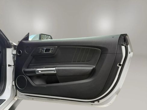 Used 2015 Ford Mustang GT image 39