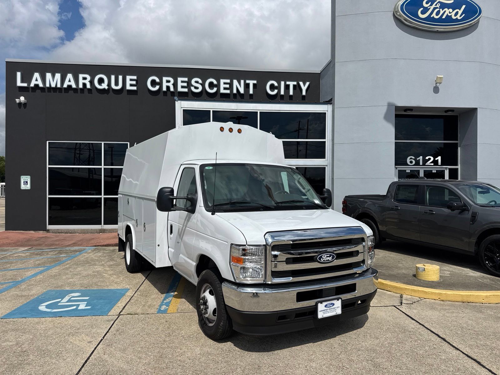 Used 2026 Ford E-350 and Econoline 350 Super Duty w/ Power Equipment Group RWD image 1