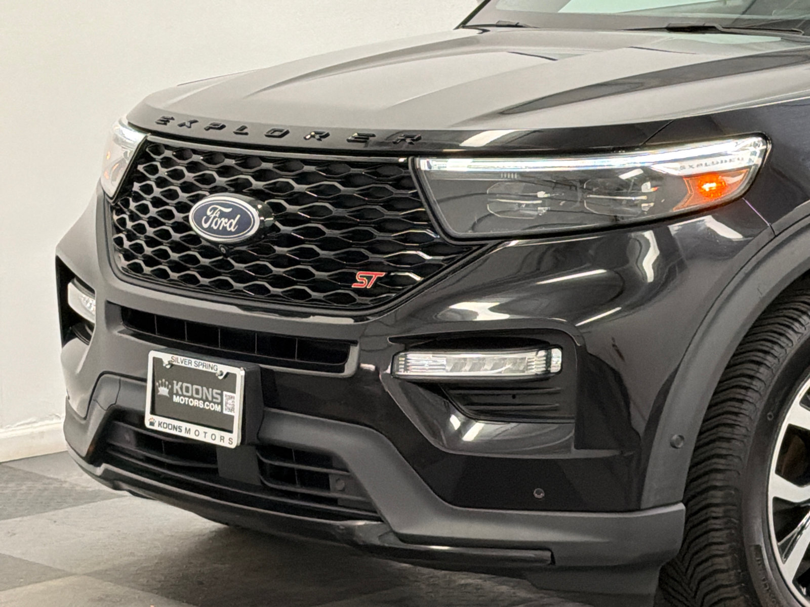 Used 2021 Ford Explorer ST w/ Equipment Group 401A AWD/4WD image 2