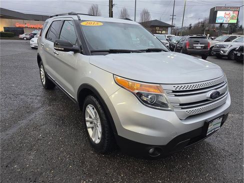 Used 2015 Ford Explorer XLT w/ Equipment Group 202B image 4