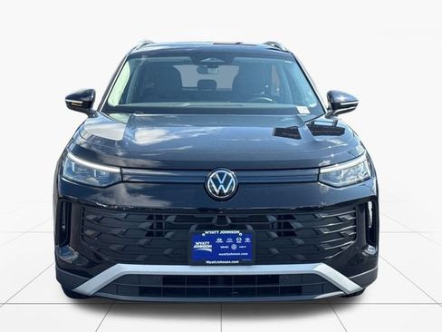 Used 2026 Volkswagen Tiguan SE FWD image 9