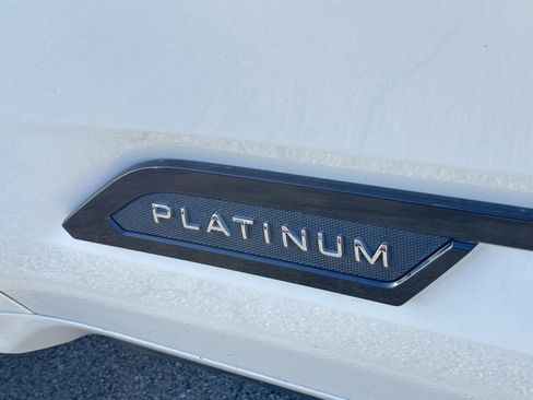 Used 2022 Toyota Tundra Platinum image 3