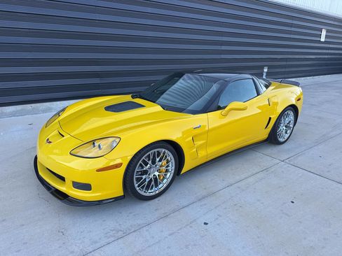 Used 2012 Chevrolet Corvette ZR1 w/ Battery Protection Package RWD image 2