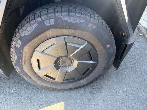 Used 2025 Tesla Cybertruck AWD Crew Cab image 4