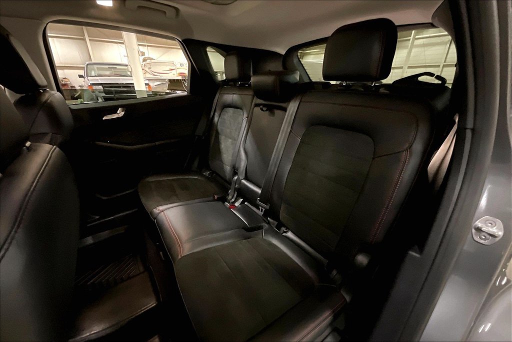 Certified 2022 Ford Escape SEL w/ SEL Stealth AWD Package image 25