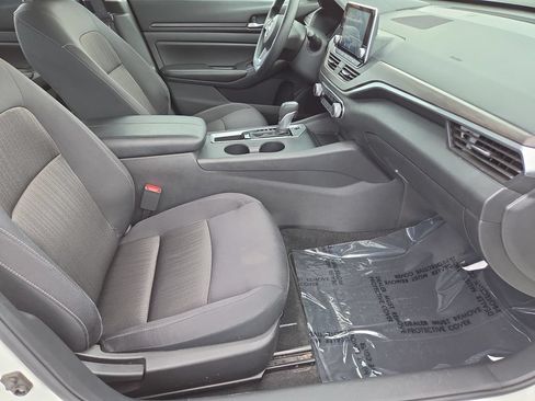 Used 2025 Nissan Altima 2.5 SV FWD image 30