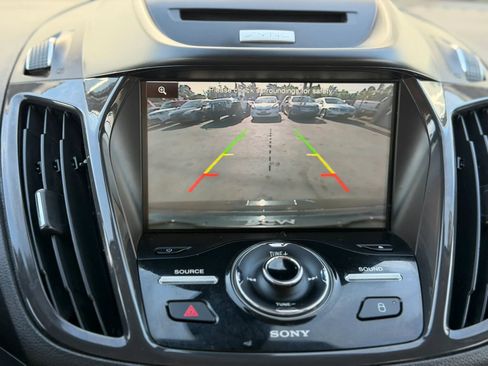 Used 2015 Ford Escape Titanium FWD image 32