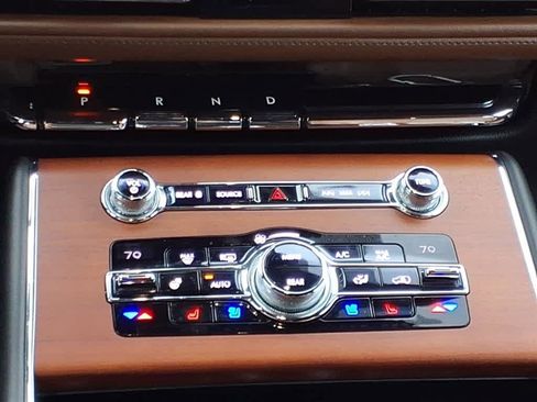 Used 2020 Lincoln Aviator Reserve w/ Equipment Group 202A image 11