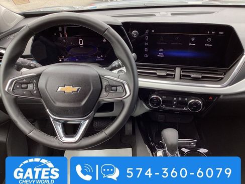 Used 2025 Chevrolet Trax LT w/ LT Convenience Package FWD image 15
