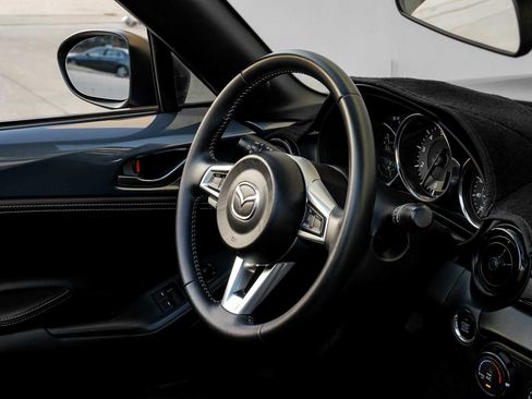 Used 2020 MAZDA MX-5 Miata Club image 15