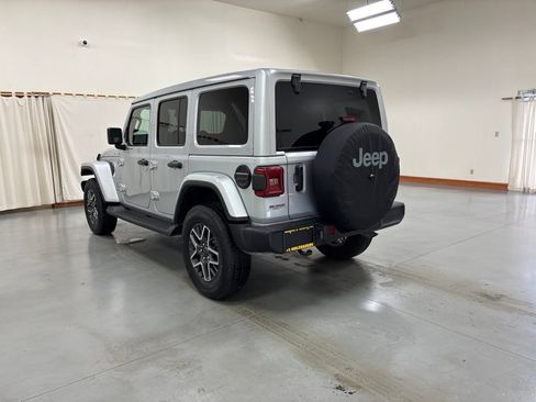 Used 2024 Jeep Wrangler Unlimited Sahara AWD/4WD image 6