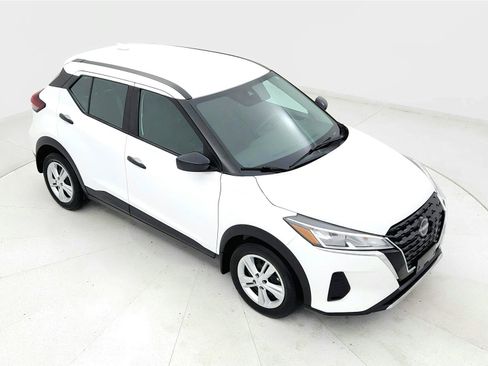 Used 2025 Nissan Kicks Play S FWD image 19
