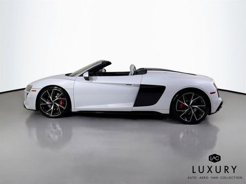 Used 2021 Audi R8 V10 w/ Premium Package image 9