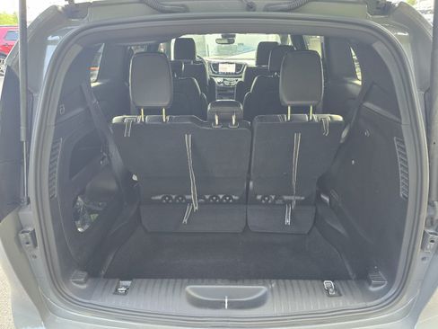 Used 2025 Chrysler Pacifica Select FWD image 25