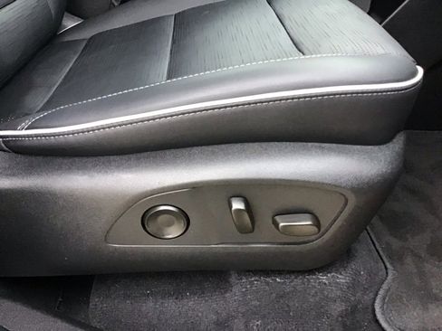 Used 2025 Buick Enclave Sport Touring image 28