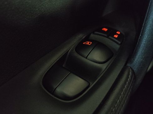 Used 2020 Nissan Rogue S FWD image 27