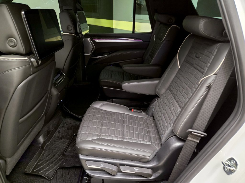 Used 2025 Cadillac Escalade V AWD/4WD image 19