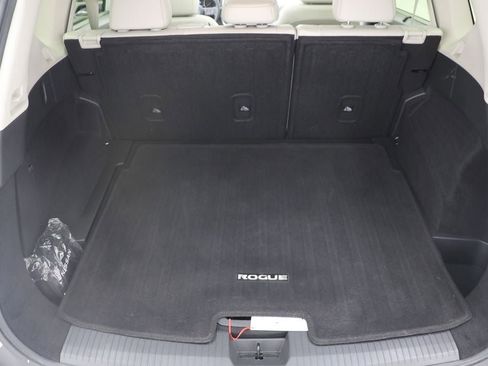 Used 2023 Nissan Rogue SV w/ SV Premium B Package image 28