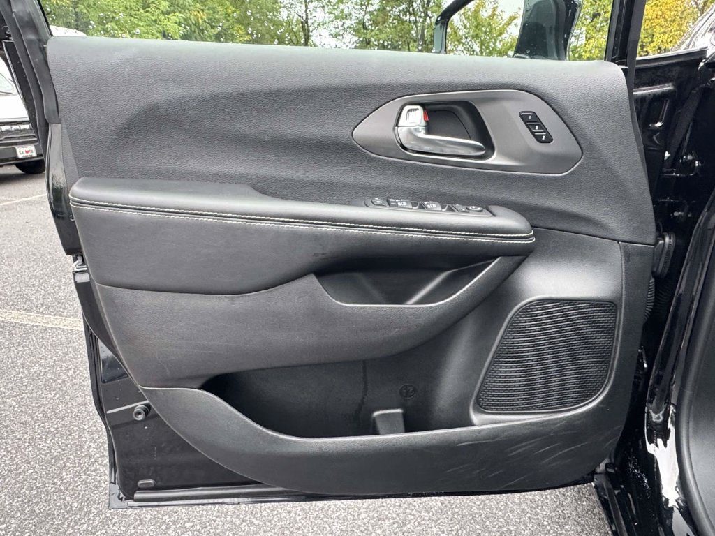 Used 2026 Chrysler Pacifica Select FWD image 25