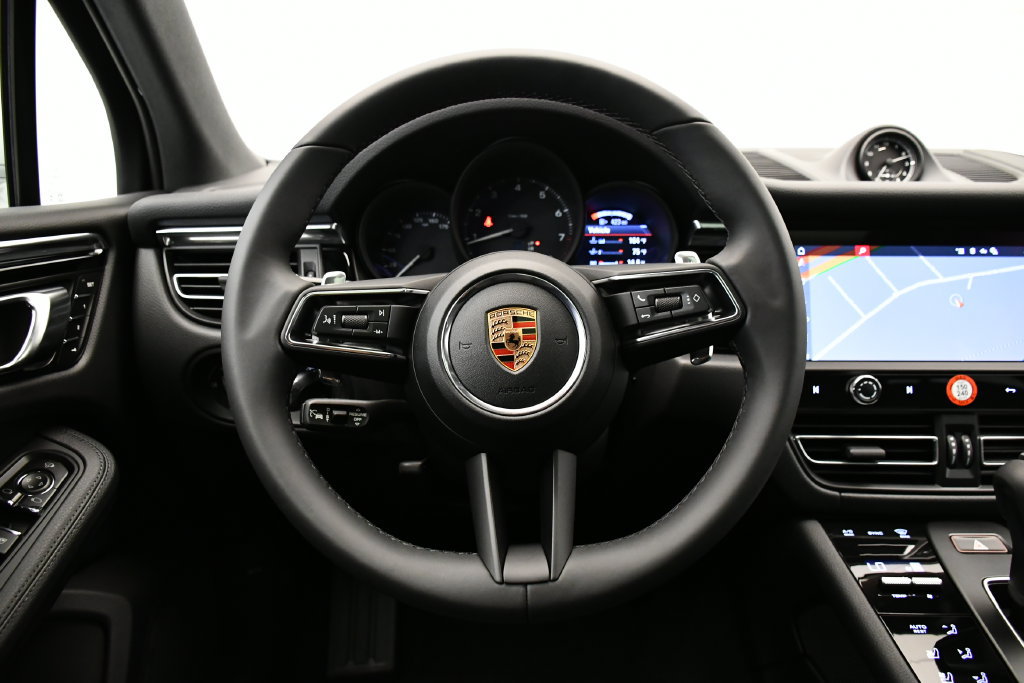Certified 2026 Porsche Macan Turbo AWD/4WD image 27