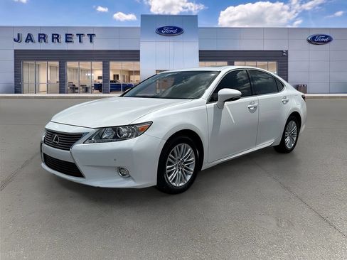 Used 2015 Lexus ES 350 w/ Luxury Package FWD image 3