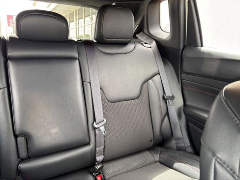 Used 2025 Jeep Compass Trailhawk AWD/4WD image 36
