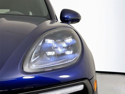 Certified 2026 Porsche Macan AWD/4WD image 15