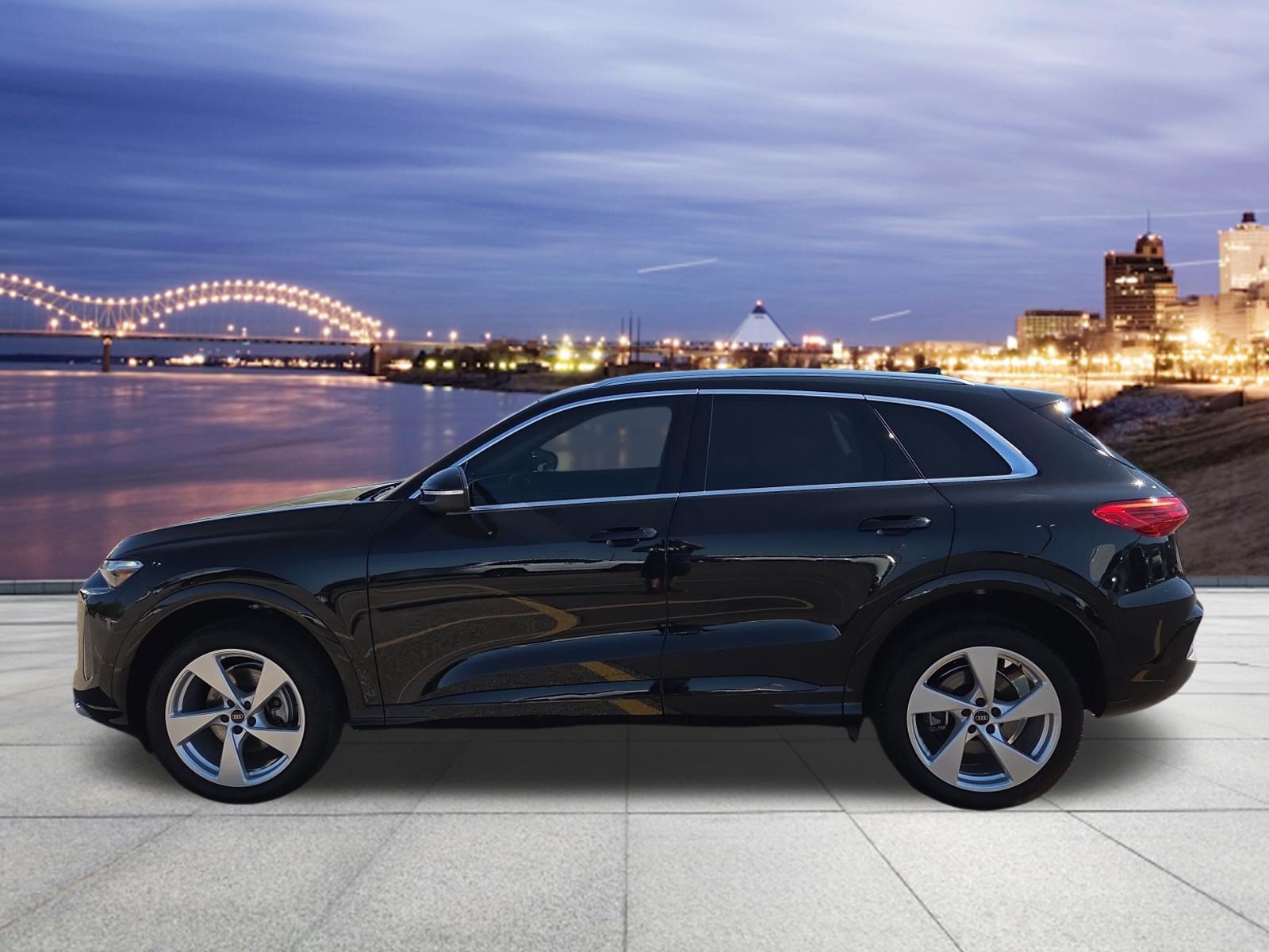 Used 2025 Audi Q5 Premium Plus w/ Premium Plus AWD/4WD image 2
