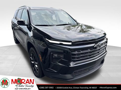 Used 2024 Chevrolet Traverse LT w/ Midnight/Sport Edition FWD image 2