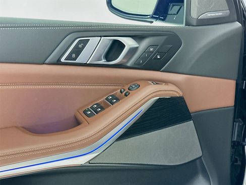 Used 2025 BMW X5 sDrive40i w/ M Sport Package image 19