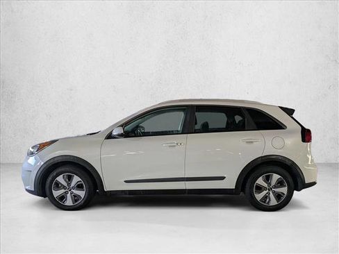 Used 2018 Kia Niro LX image 9
