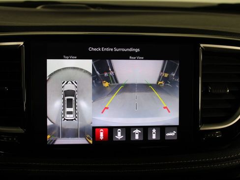 Used 2024 Chrysler Pacifica Limited FWD image 29