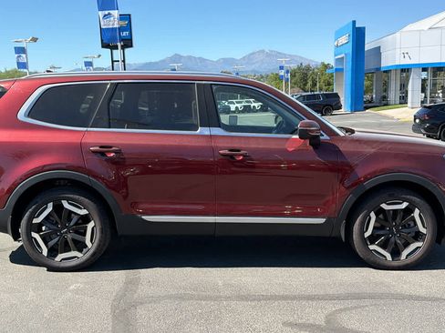 Used 2023 Kia Telluride EX w/ EX Captain's Chair Package image 4