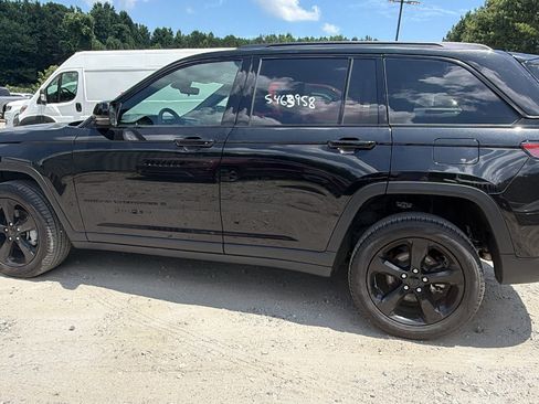 Used 2025 Jeep Grand Cherokee Limited w/ Black Appearance Package AWD/4WD image 11