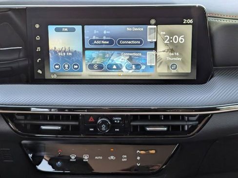 Used 2025 Nissan Kicks SR FWD image 32
