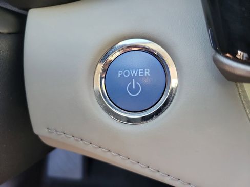 Used 2022 Toyota Highlander LE image 27