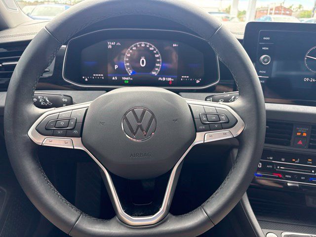 Used 2025 Volkswagen Jetta SE FWD image 11