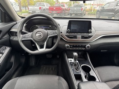 Used 2024 Nissan Altima 2.5 SV image 13