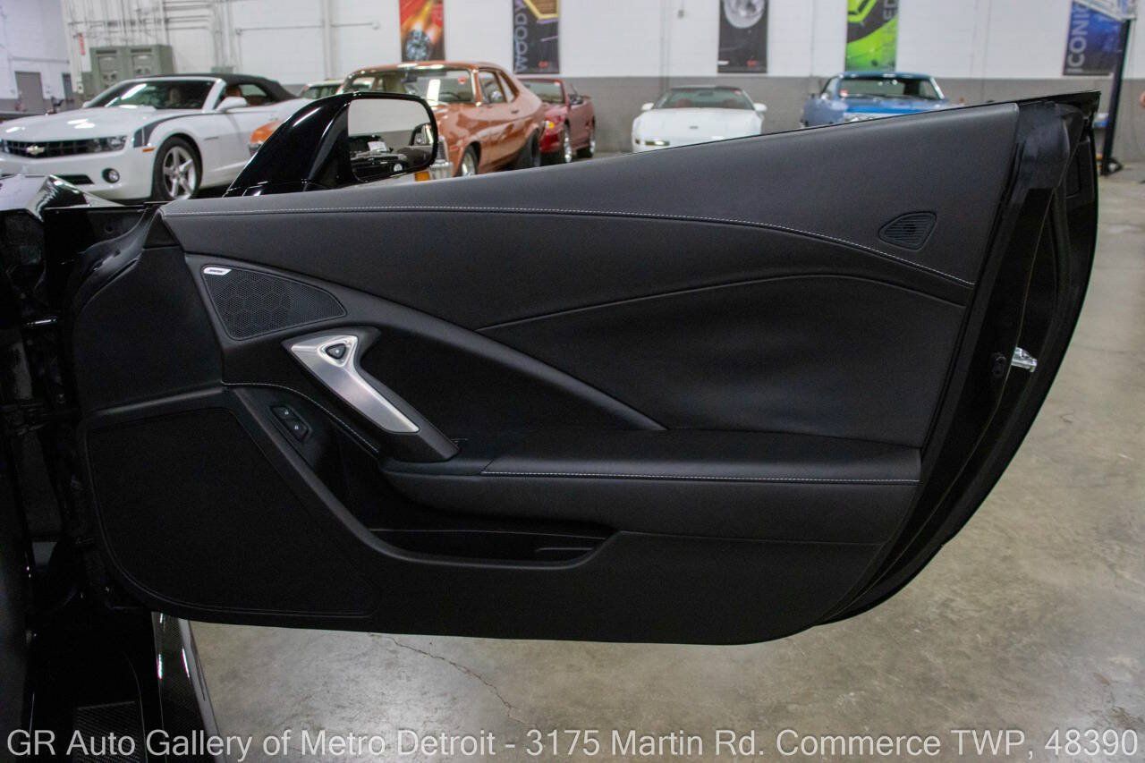 Used 2016 Chevrolet Corvette Z06 w/ 3LZ Preferred Equipment Group RWD image 34