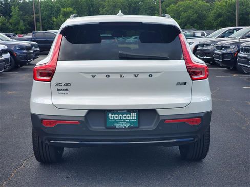 Used 2023 Volvo XC40 B5 Plus w/ Protection Package Premier image 5