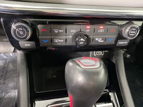 Used 2022 Jeep Compass Limited w/ Sun and Sound Group image 22