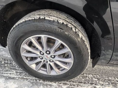 Used 2023 Buick Enclave Essence image 14