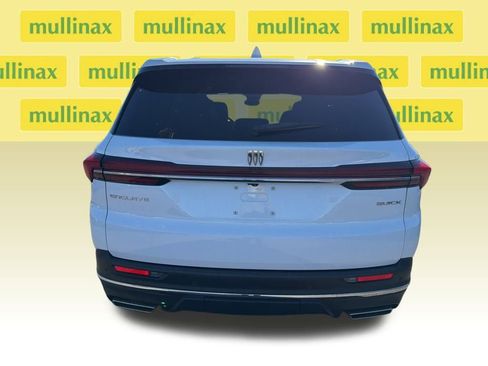 Used 2025 Buick Enclave Preferred image 8
