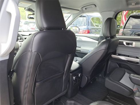 Used 2022 Ford Explorer XLT w/ Equipment Group 202A image 13