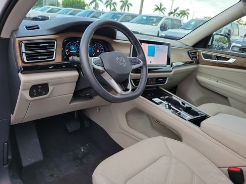 Used 2025 Volkswagen Atlas SE FWD image 12