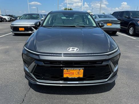 Used 2025 Hyundai Sonata SE FWD image 9
