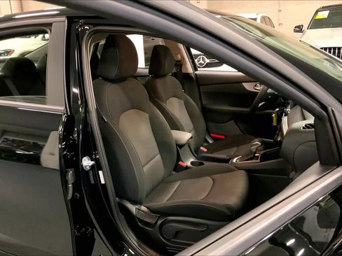 Used 2023 Kia Forte LXS image 8