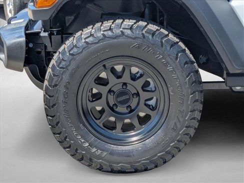 Used 2025 Jeep Wrangler Sport AWD/4WD image 22